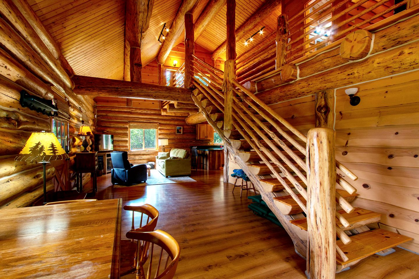 Rustic Private Cabin with Fireplace Perfect for Hiking and Fishing in Stevenson, Washington