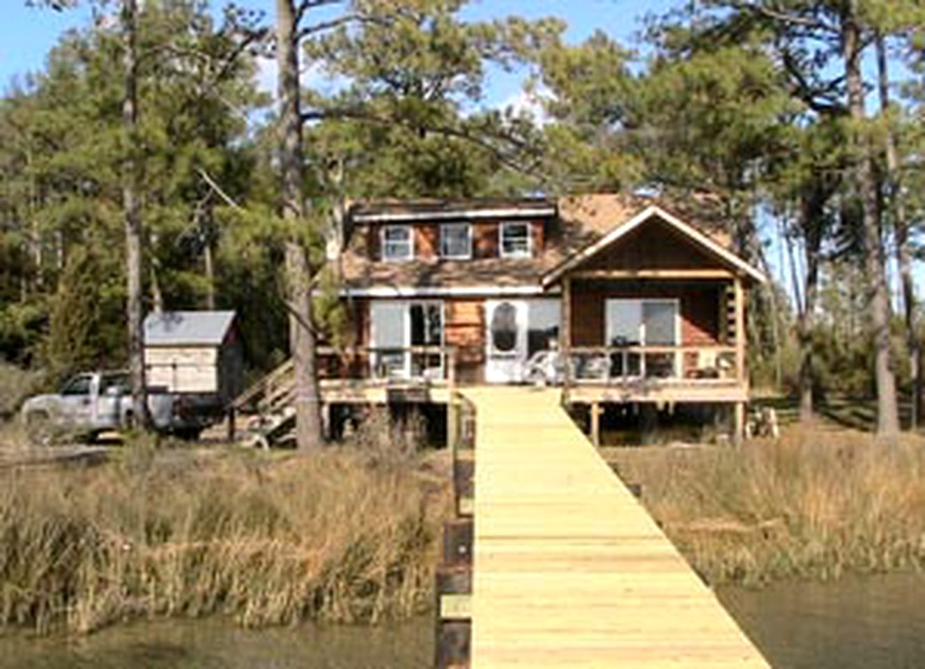 Two-Bedroom Log Cabin on the Shores of the Chesapeake Bay in Virginia