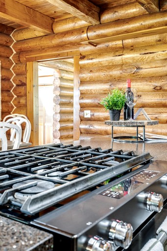 Cabins (Canada, Kingsville, Ontario)