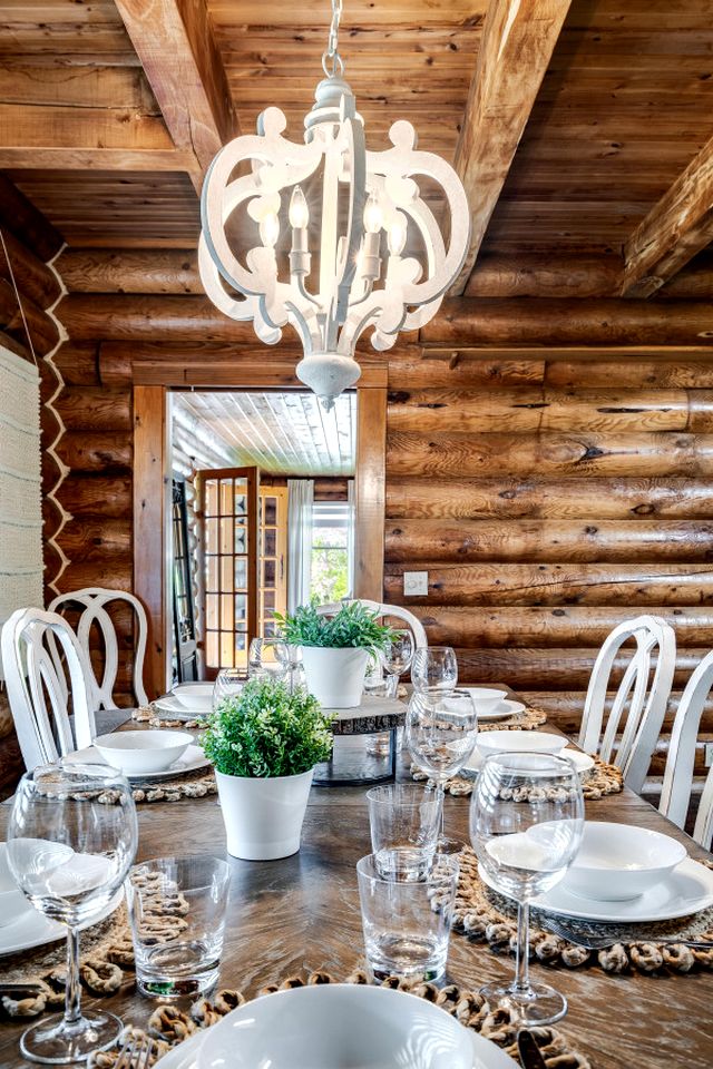 Awesome Cabin with Fire Pit and Hot-tub in Kingsville, Ontario