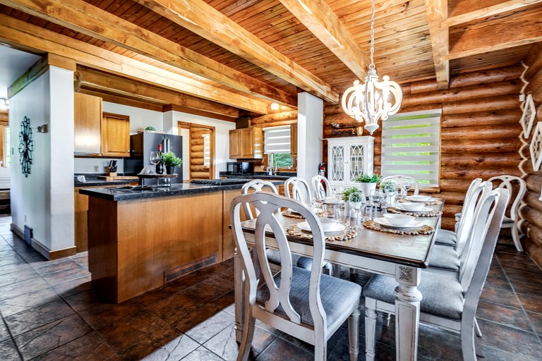 Cabins (Canada, Kingsville, Ontario)