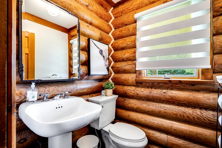 Cabins (Canada, Kingsville, Ontario)
