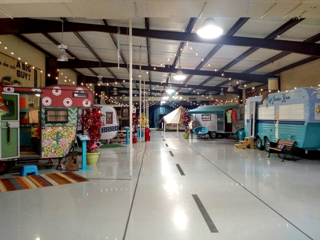 Vintage Camper for a Weekend Getaway near Ellinger, Texas