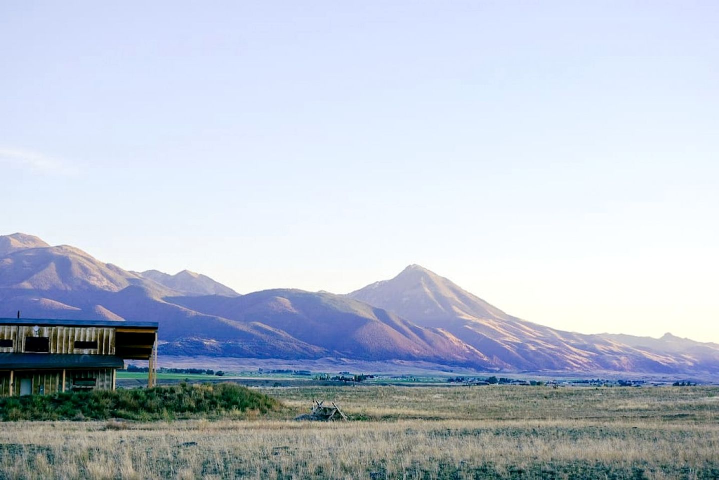Gorgeous Vacation Rental Placed in a Secluded Area and Fire Pit Provided Near Livingston, Montana