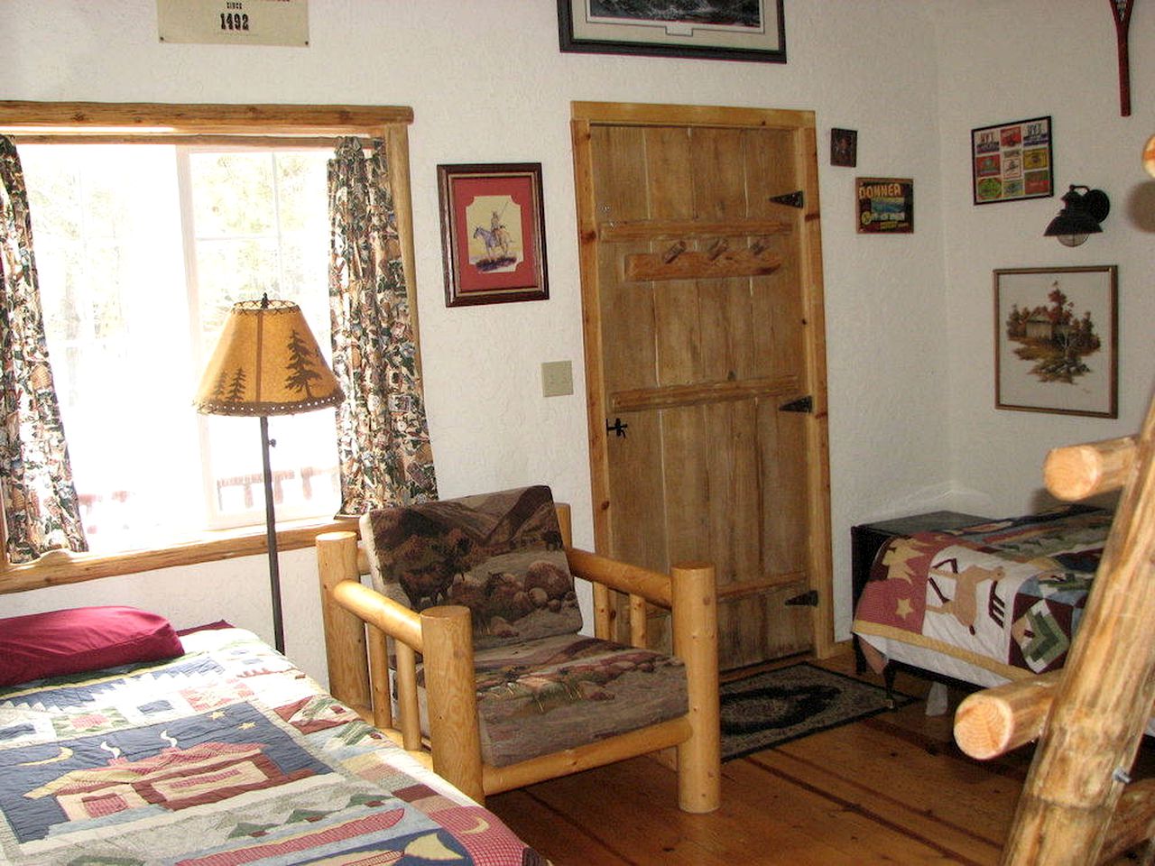 Eco-Friendly Accommodation in an Off-the-Grid Cabin near Donner Lake, California