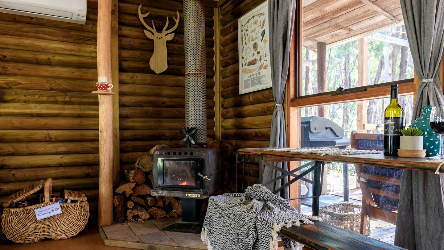 Secluded Wooden Cabin with Barbecue in Daylesford, Victoria