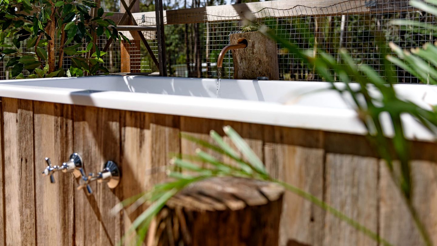 Secluded Wooden Cabin with Barbecue in Daylesford, Victoria