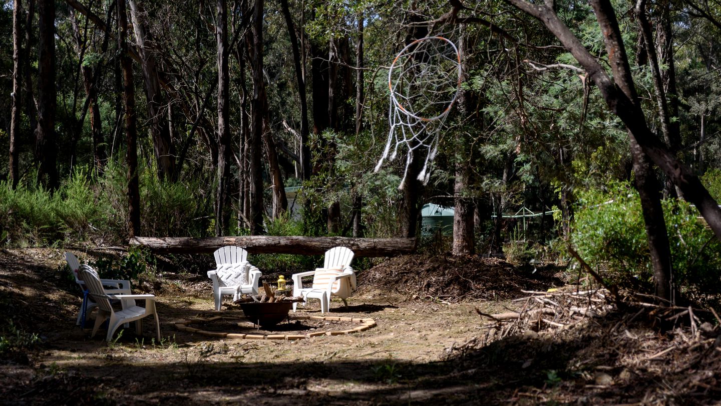 Secluded Wooden Cabin with Barbecue in Daylesford, Victoria