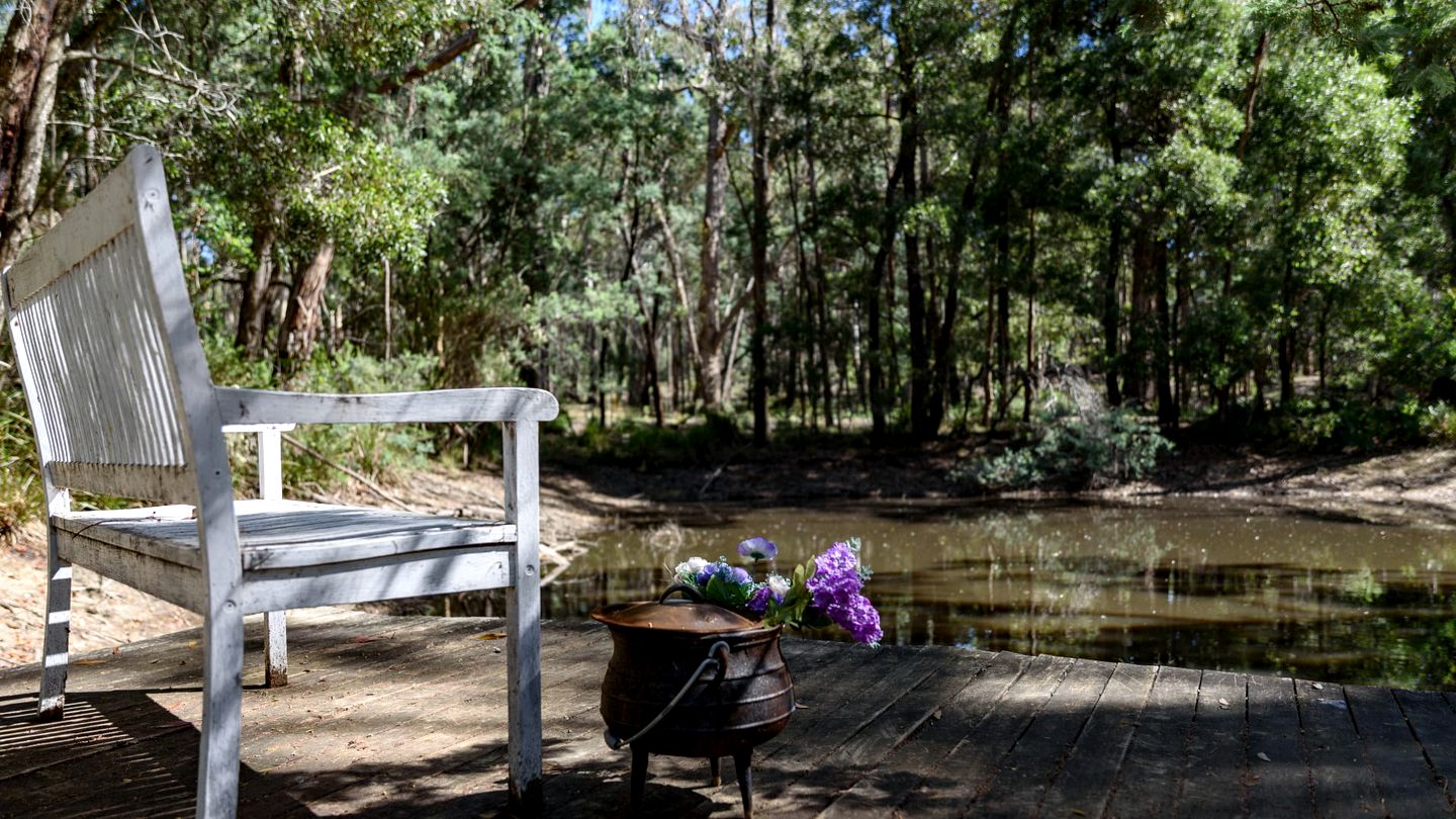 Secluded Wooden Cabin with Barbecue in Daylesford, Victoria