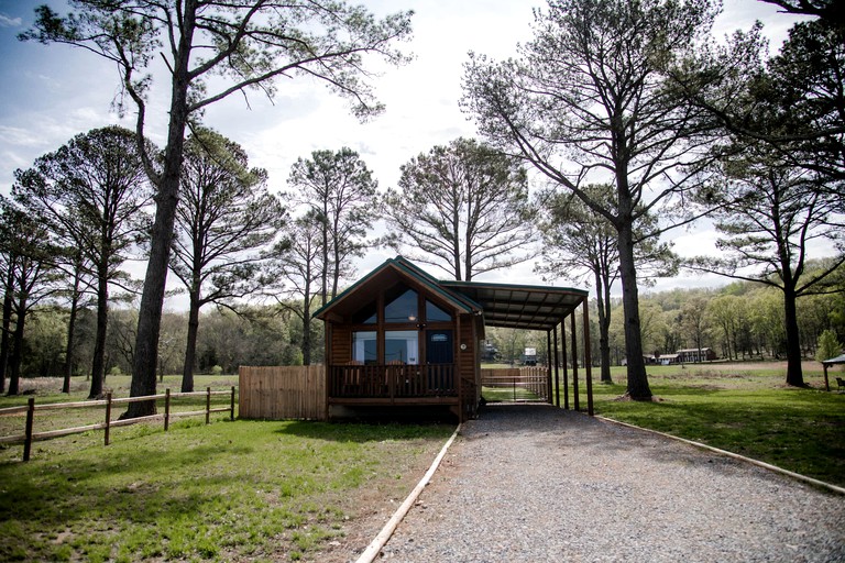 The Lucky Lodge at Lake Guntersville Mountain Lakes, Cabins, Langston