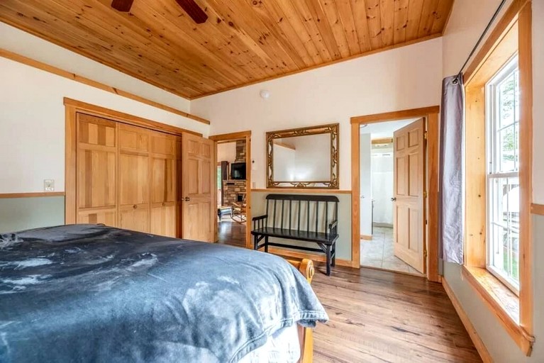 Cabins (United States of America, Burnham, Maine)