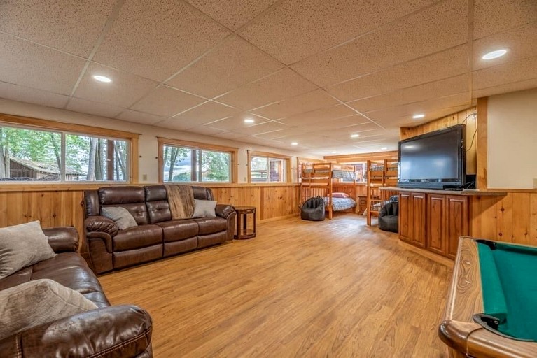 Cabins (United States of America, Burnham, Maine)