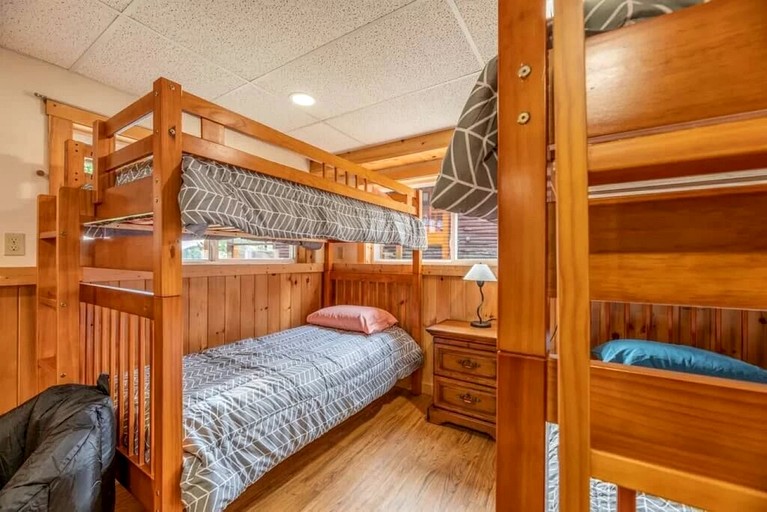 Cabins (United States of America, Burnham, Maine)