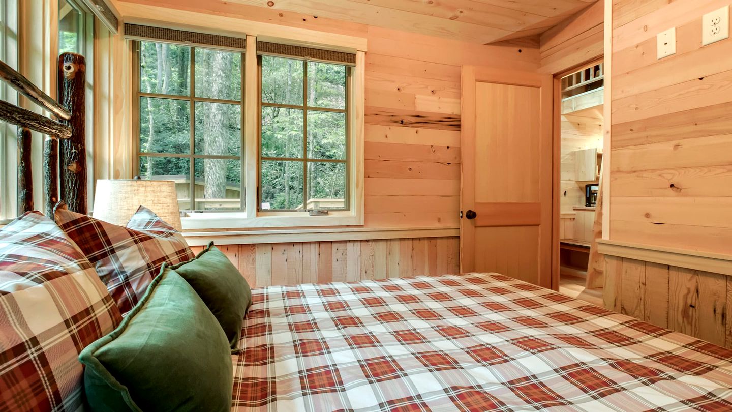 Cozy, Luxury Tree House in Gatlinburg, Tennessee