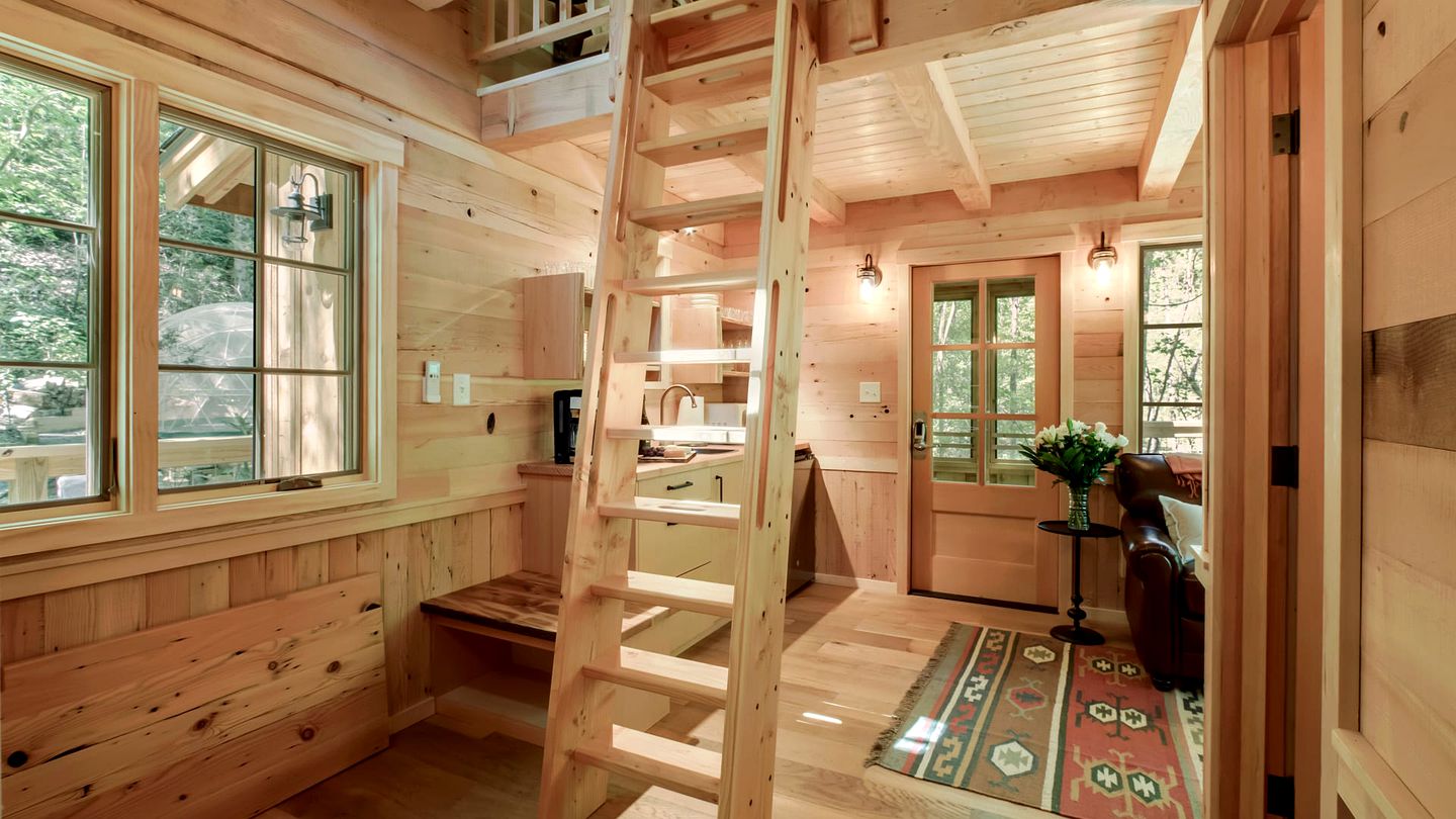 Cozy, Luxury Tree House in Gatlinburg, Tennessee