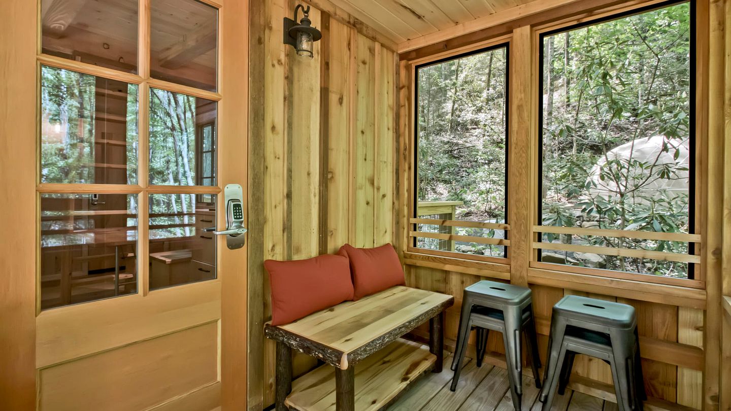 Cozy, Luxury Tree House in Gatlinburg, Tennessee