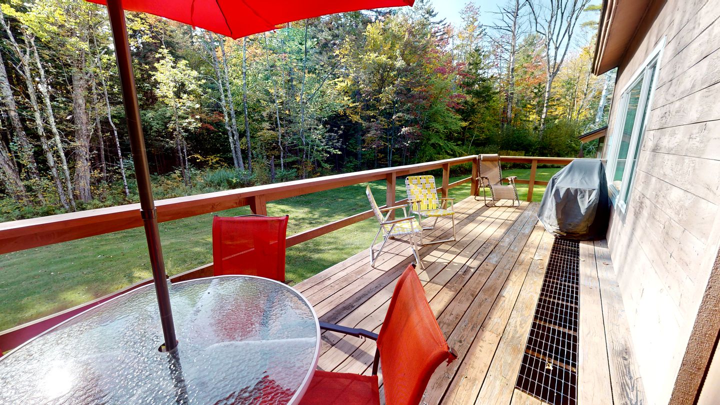 Wooden Ski Cabin with Hot-Tub For a Scenic Escape Minutes from Pico and Killington, Vermont