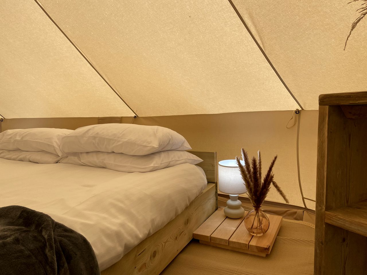 Wonderful Secluded Safari Tent with Barbecue in Halstead, England