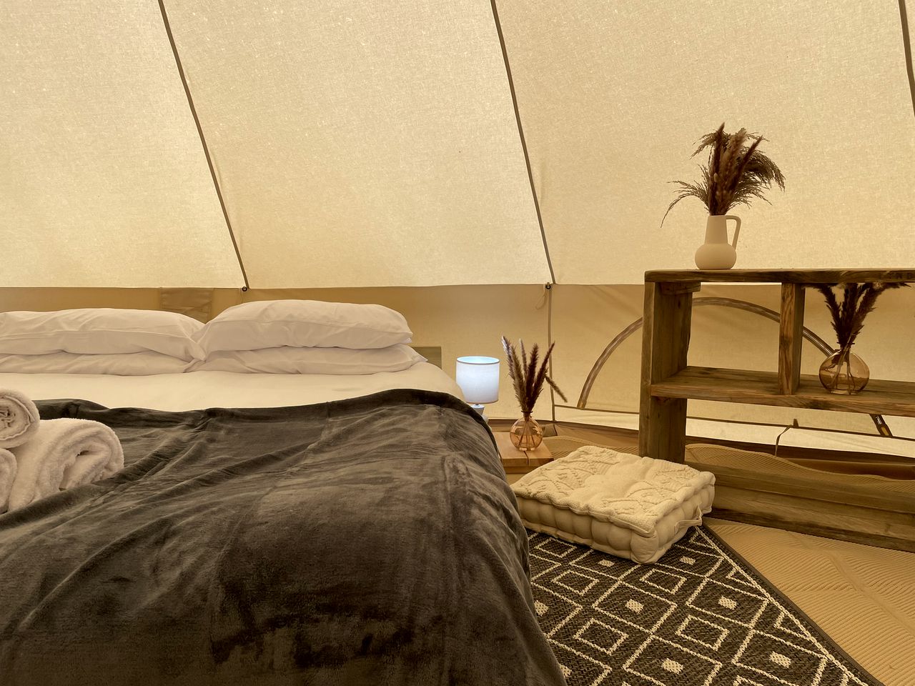 Wonderful Secluded Safari Tent with Barbecue in Halstead, England