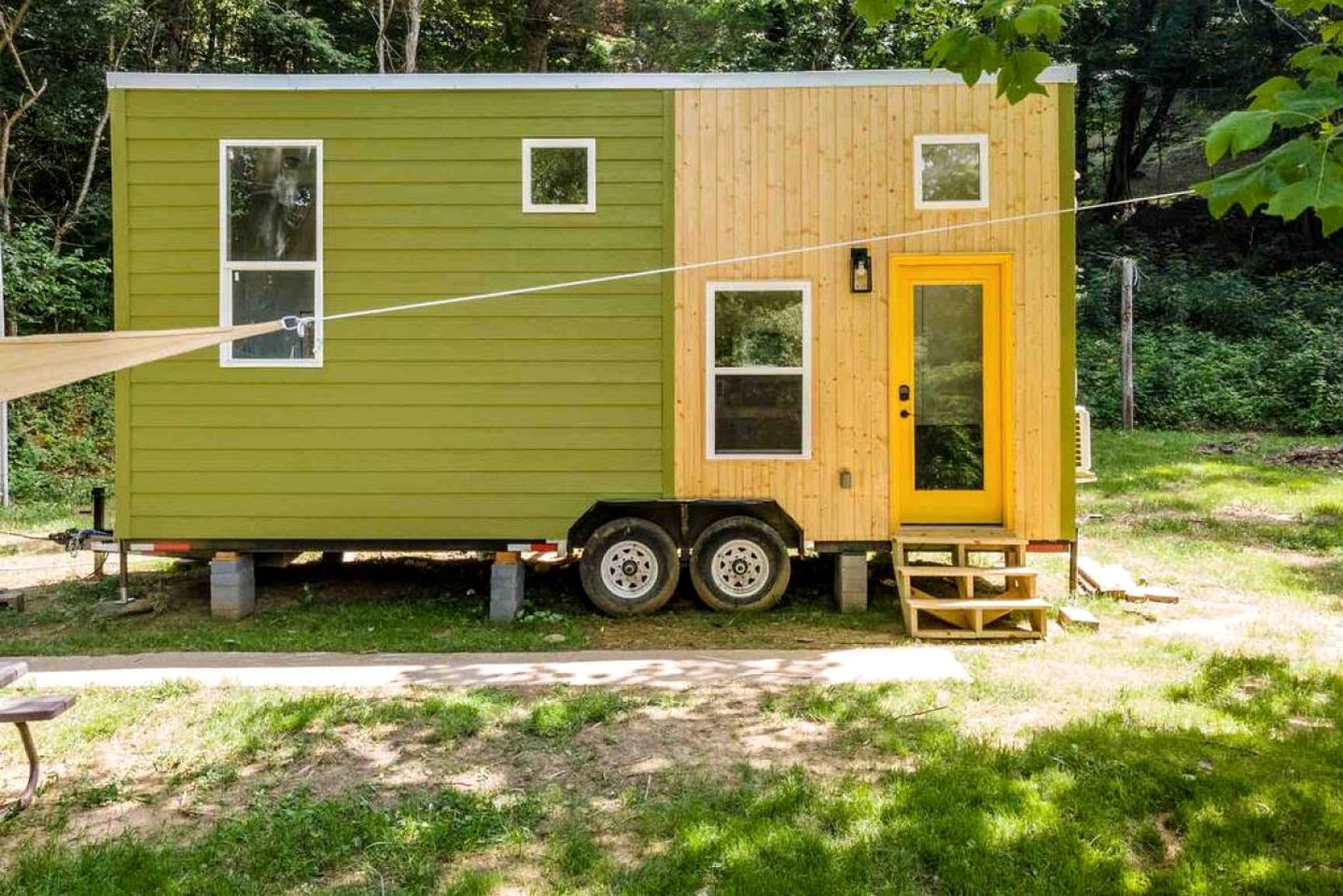 Impressive Tiny House Surrounded by Trees in Burnsville, North Carolina)