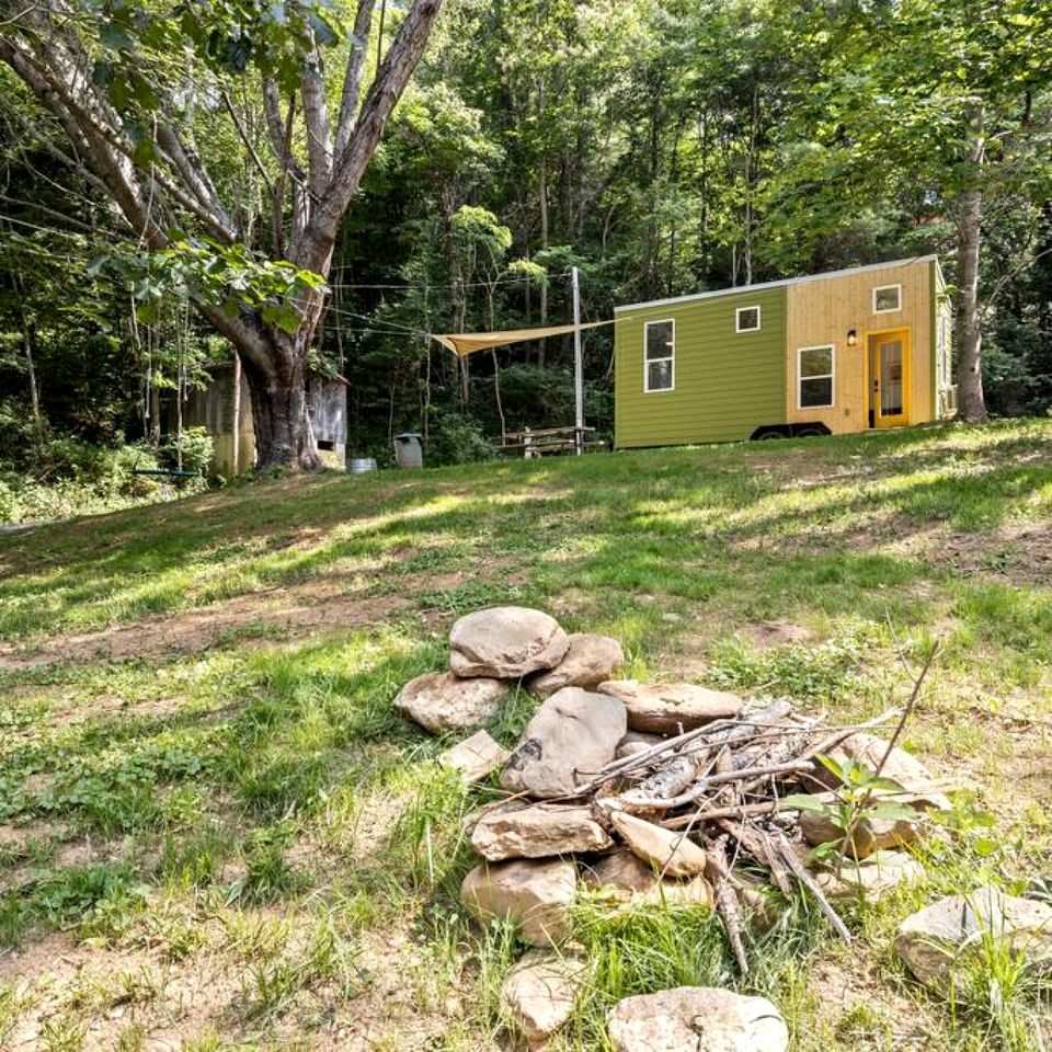 Impressive Tiny House Surrounded by Trees in Burnsville, North Carolina