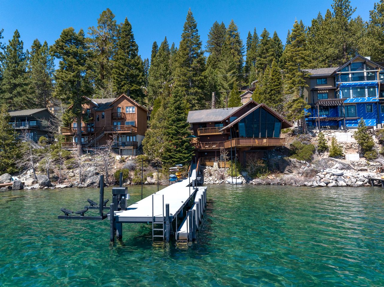 Luxurious Lakeside Cabin on Lake Tahoe, California