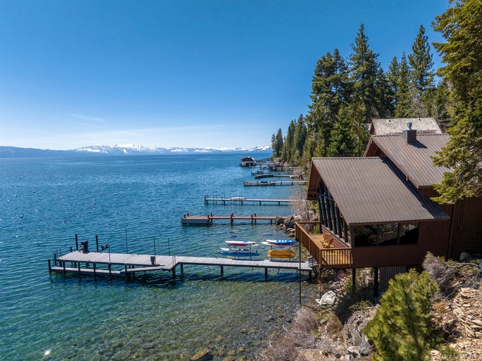 Cabins (United States of America, Carnelian Bay, California)