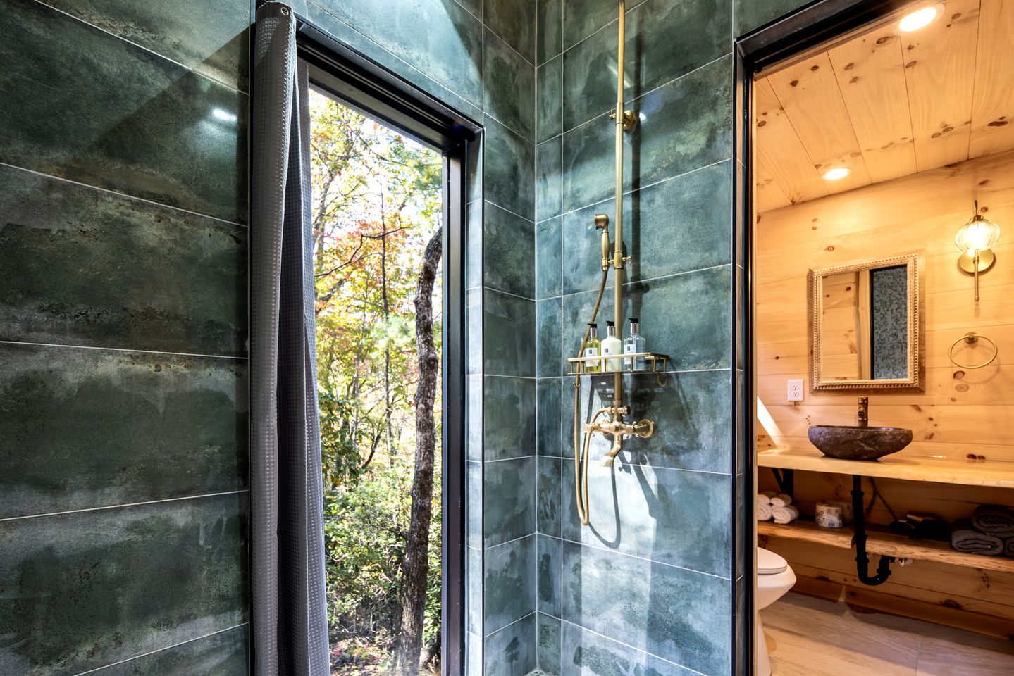 Luxury Nest-Inspired Treehouse with Net Loft & Hot Tub Near Highlands, NC