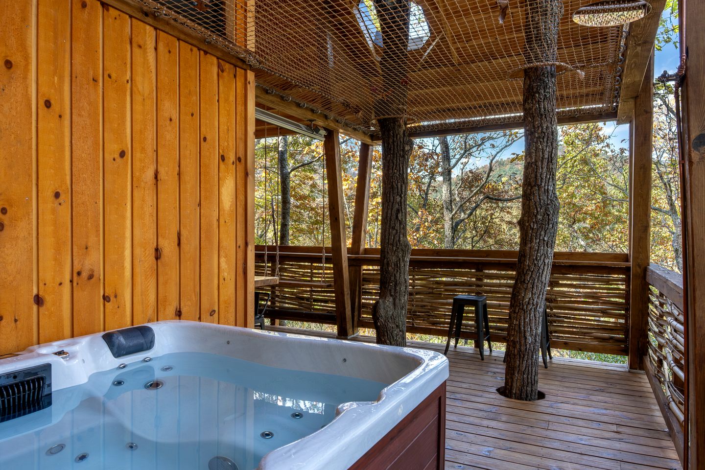 Luxury Nest-Inspired Treehouse with Net Loft & Hot Tub Near Highlands, NC