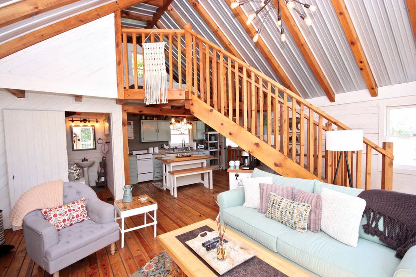 Stunning Cabin with an Outdoor Hot Tub near Gatlinburg, Tennessee