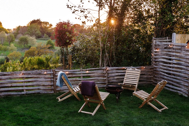 Huts (United Kingdom, Binsted, England)