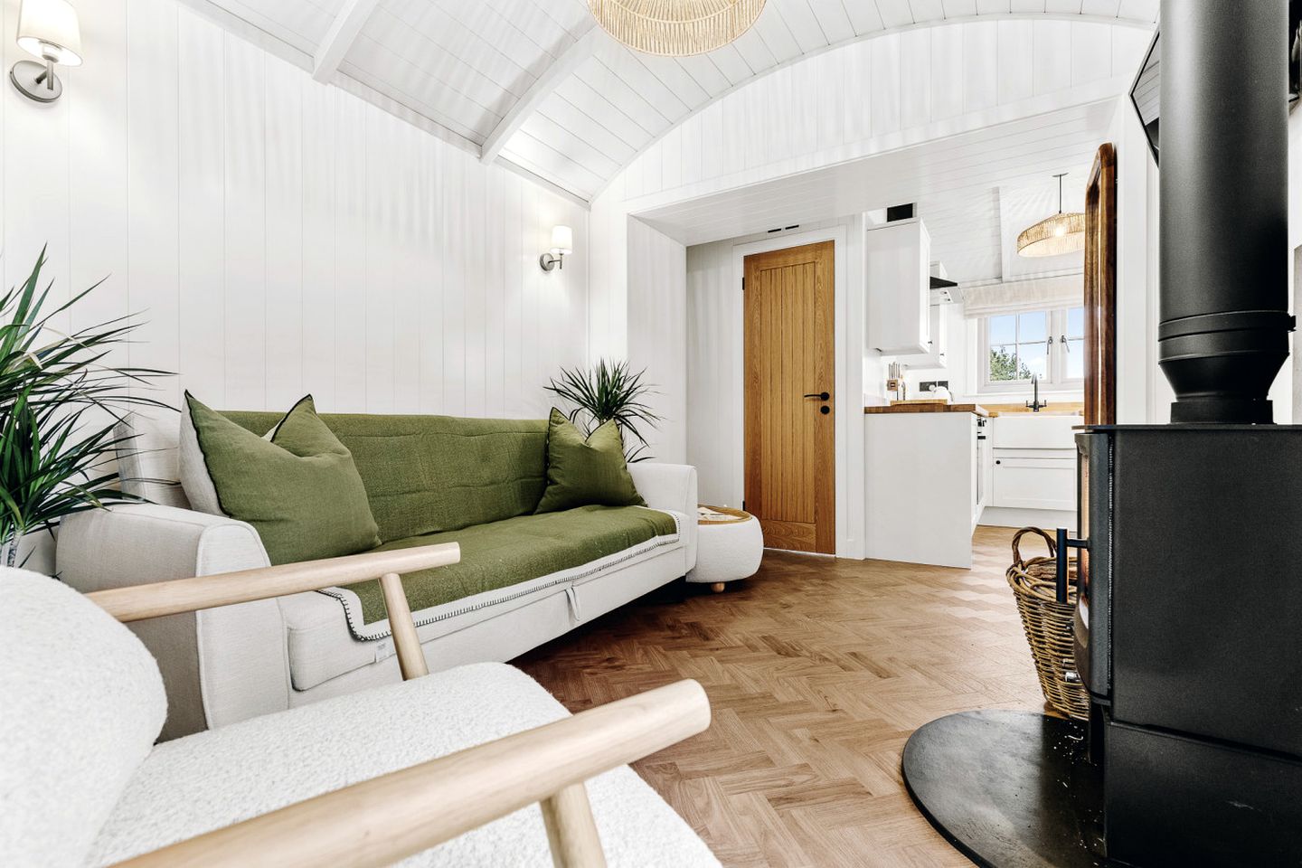 Unique Shepherd’s Hut Escape with Private Spa & Firepit Nights in Binsted, United Kingdom
