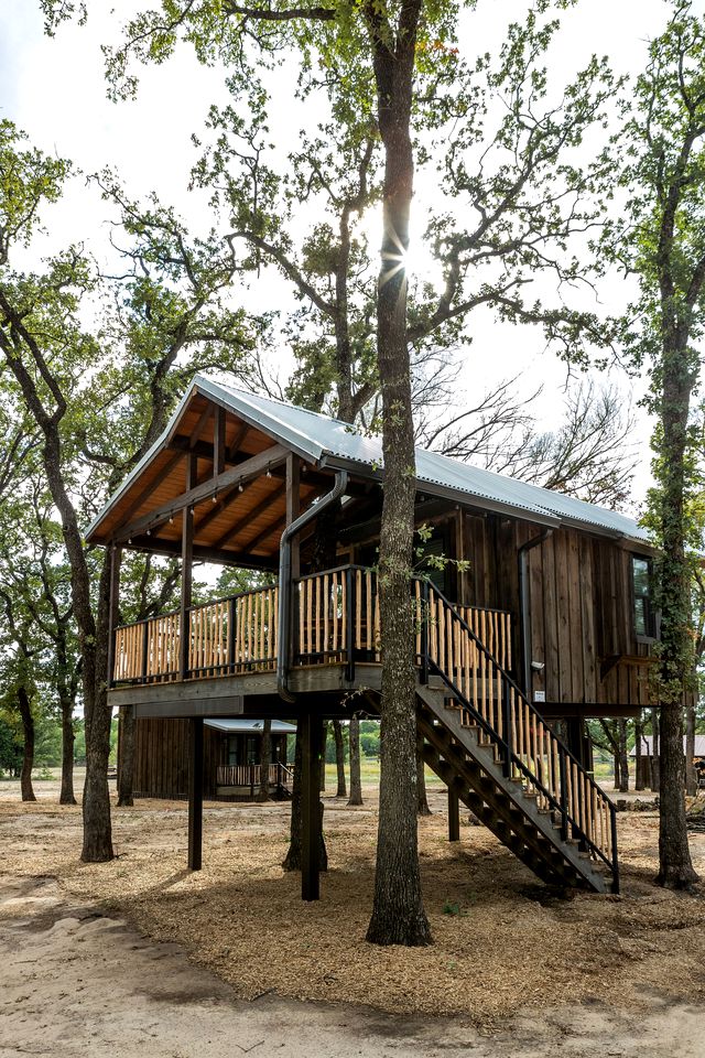RU The Meadowlark Treehouse (15 MIN to Magnolia), Tree Houses, Elm
