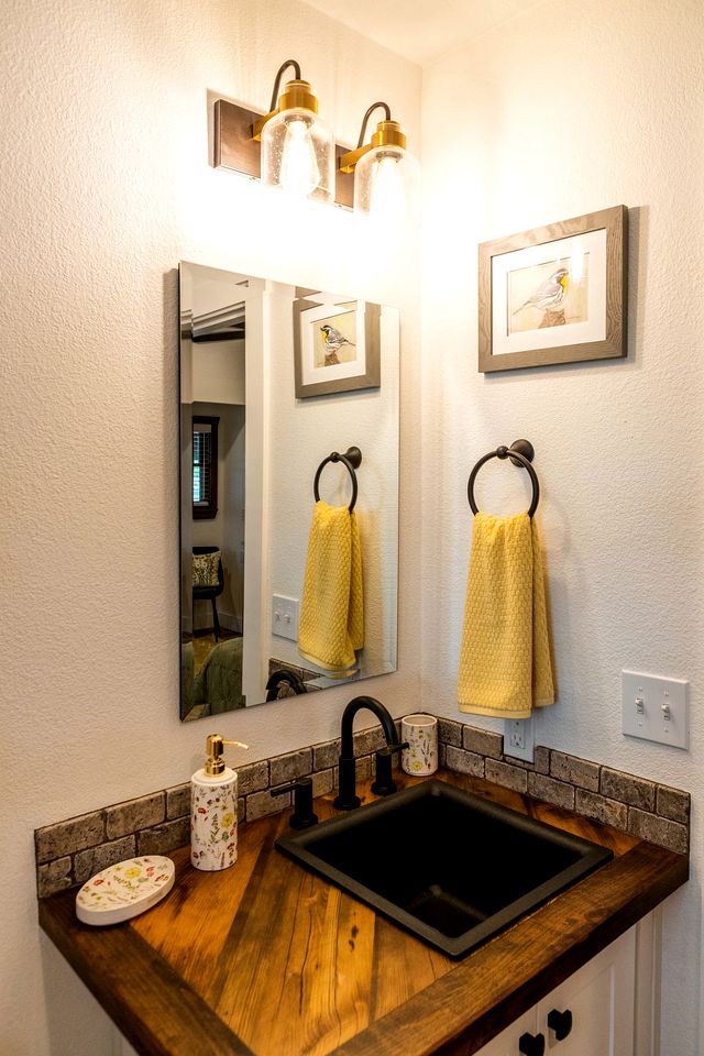 Charming Treehouse for Glamping Trips near Magnolia, Texas