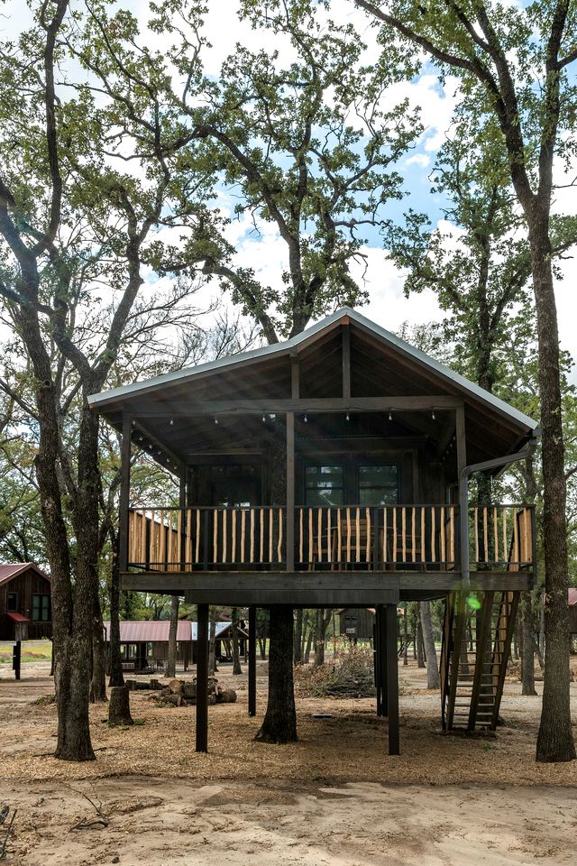 Charming Treehouse for Glamping Trips near Magnolia, Texas