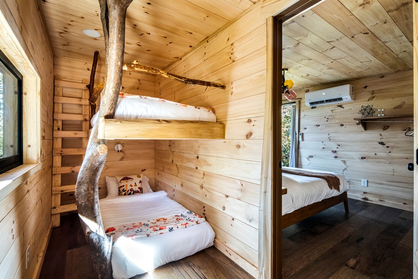 Luxury Woodland Treehouse with Fire Pit & Mountain Views Near Highlands, NC