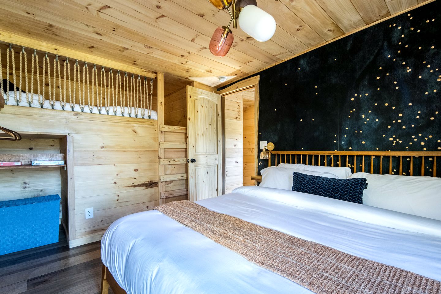 Luxury Woodland Treehouse with Fire Pit & Mountain Views Near Highlands, NC