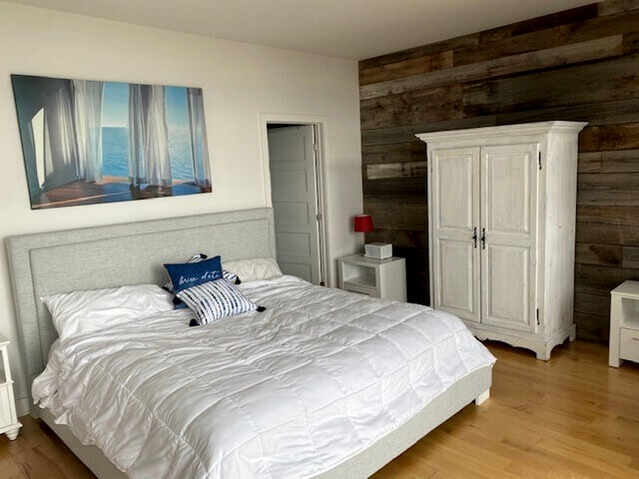 Outstanding Contemporary Mountain Getaway with Hot Tub near Hiking Trails in Charlevoix, Quebec