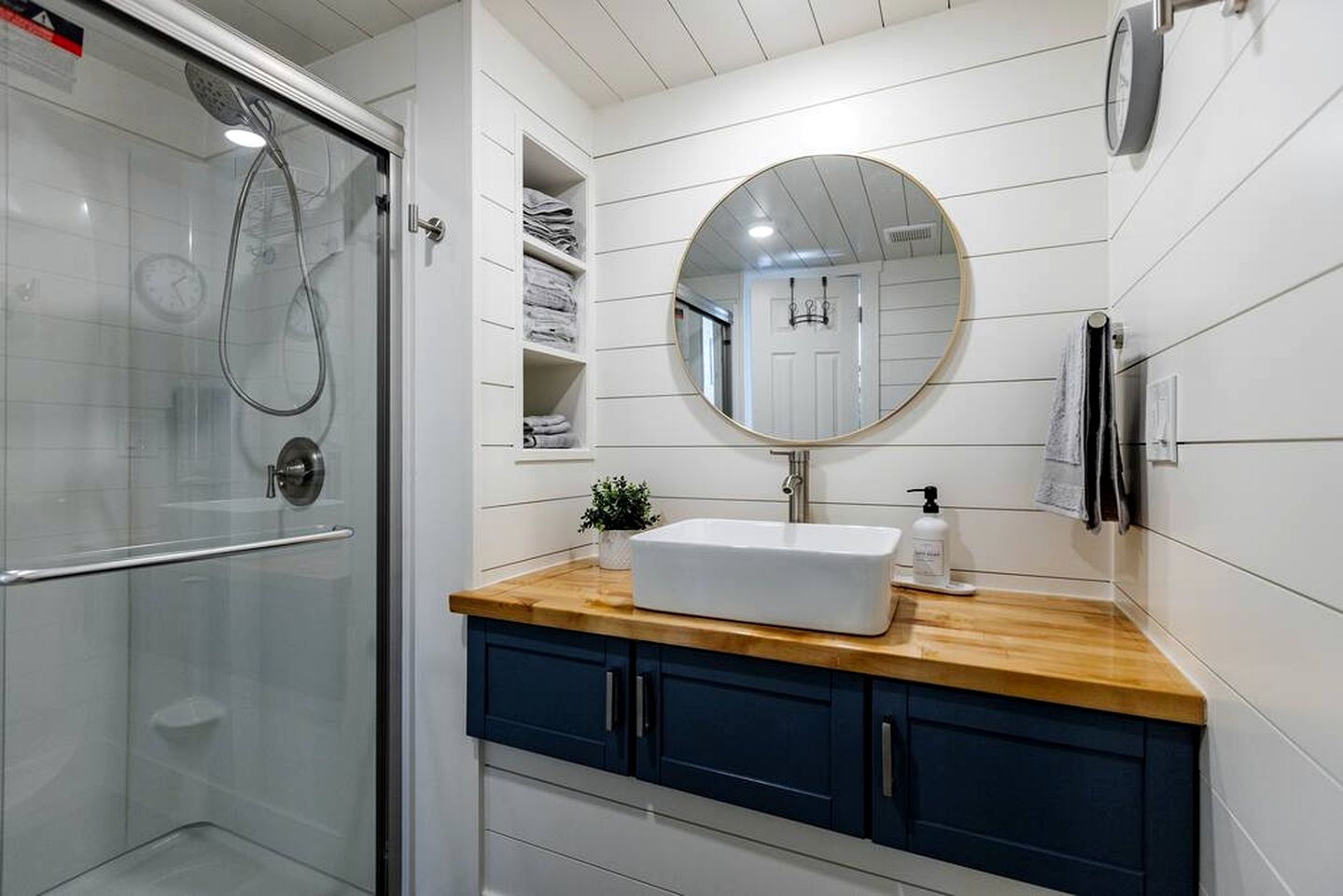 Enchanting Tiny House Perfect for Four in Apple Valley, Utah