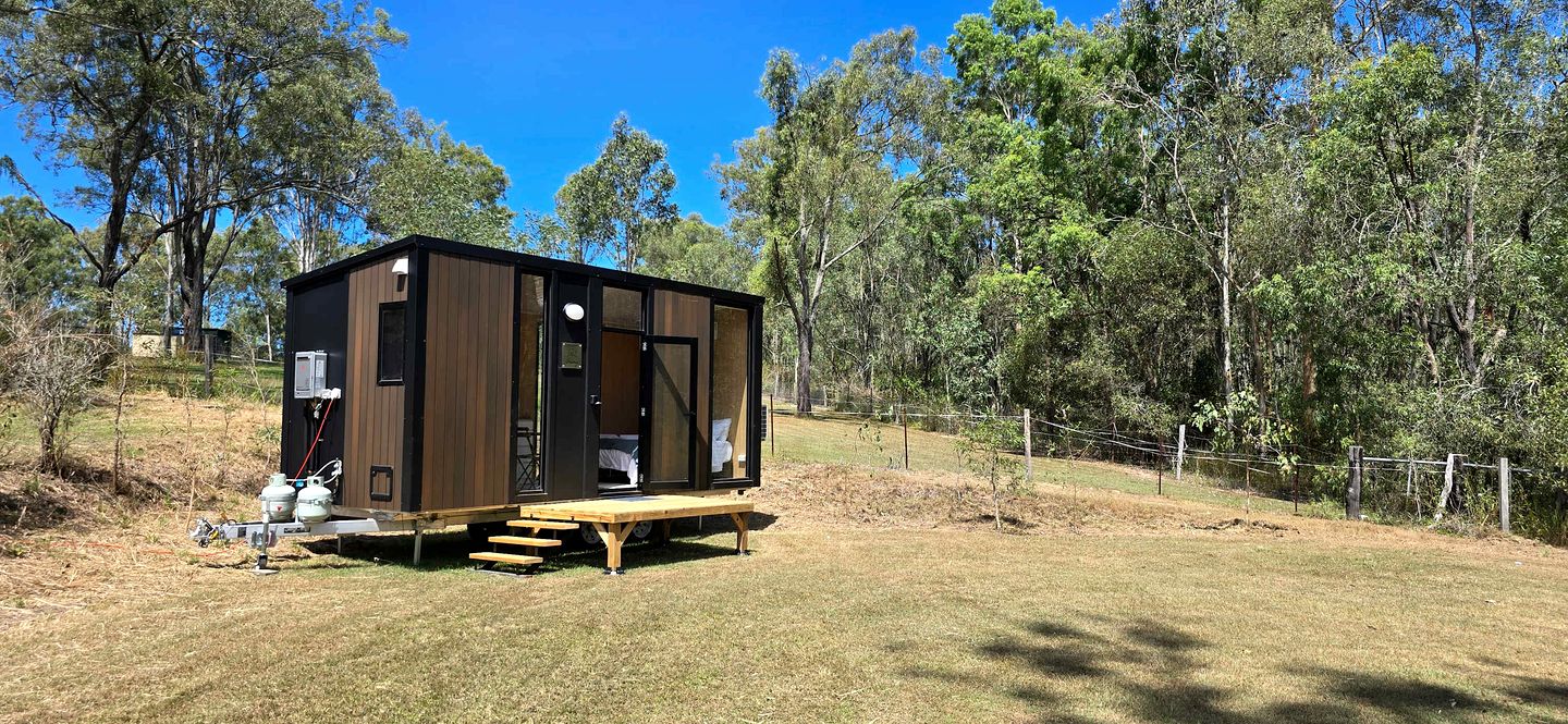Cute Tiny House for a Delightful Relaxing Farm Stay Surrounded by Nature in Mundoolun, Queensland