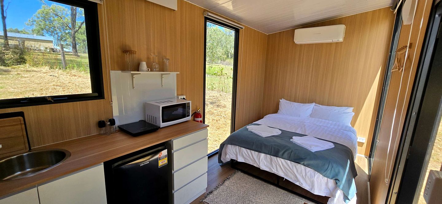 Cute Tiny House for a Delightful Relaxing Farm Stay Surrounded by Nature in Mundoolun, Queensland