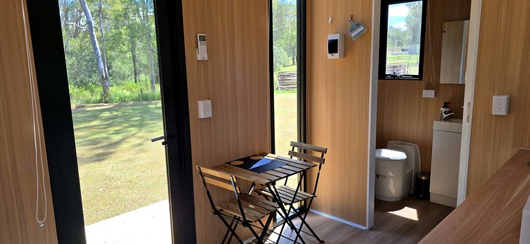 Tiny Houses (Australia, --, --)