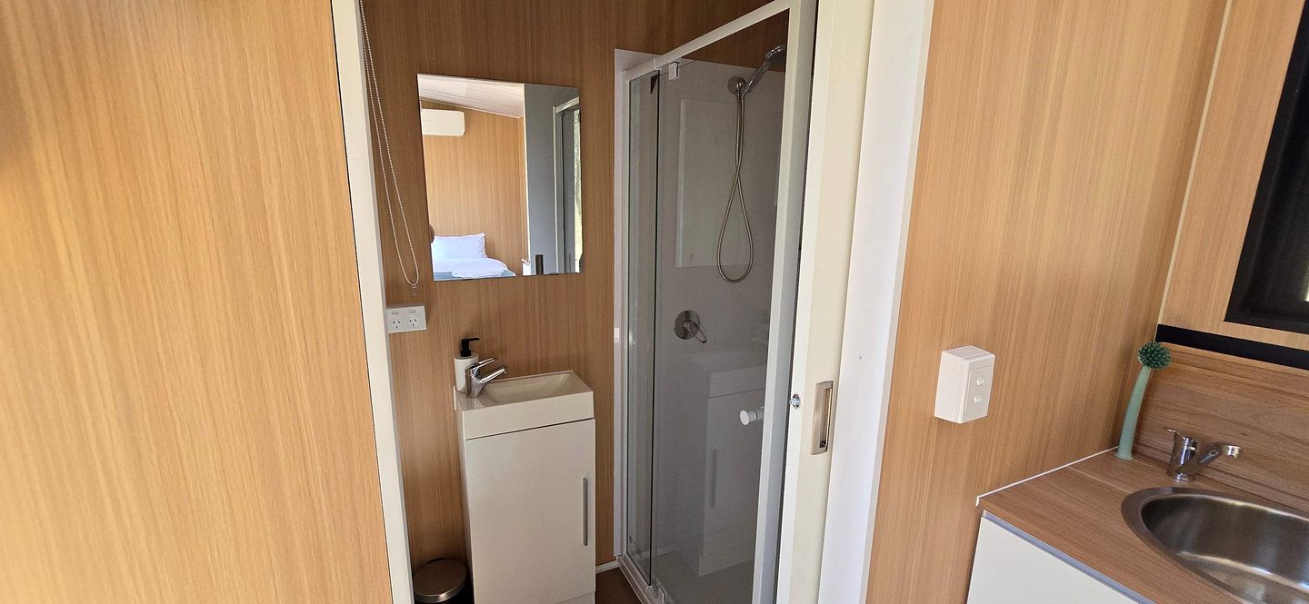 Cute Tiny House for a Delightful Relaxing Farm Stay Surrounded by Nature in Mundoolun, Queensland