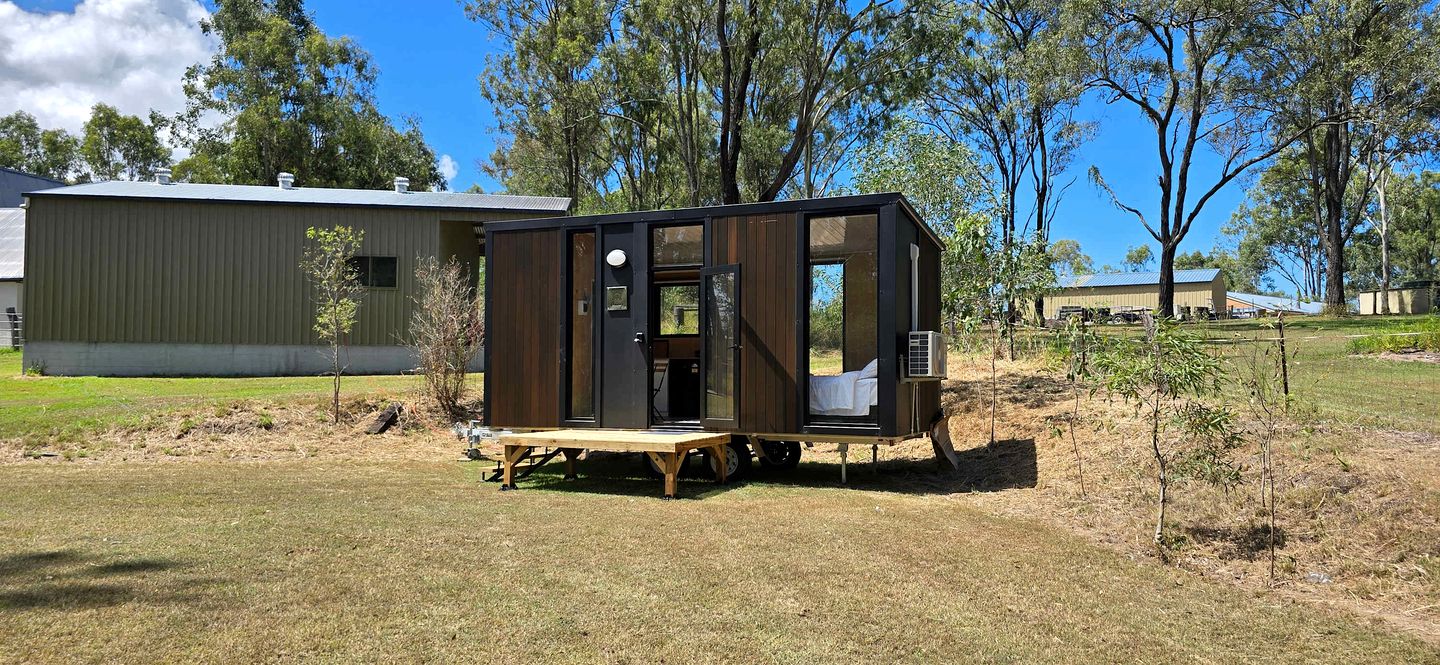 Cute Tiny House for a Delightful Relaxing Farm Stay Surrounded by Nature in Mundoolun, Queensland