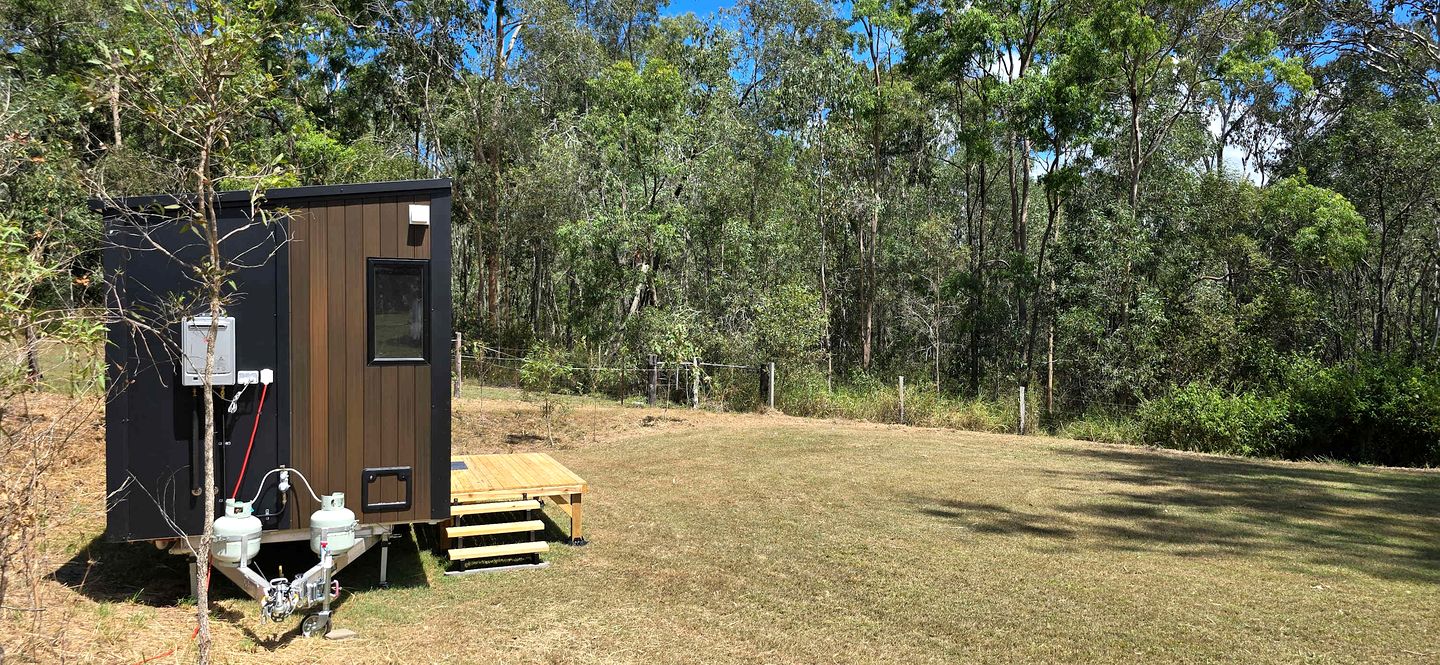 Cute Tiny House for a Delightful Relaxing Farm Stay Surrounded by Nature in Mundoolun, Queensland