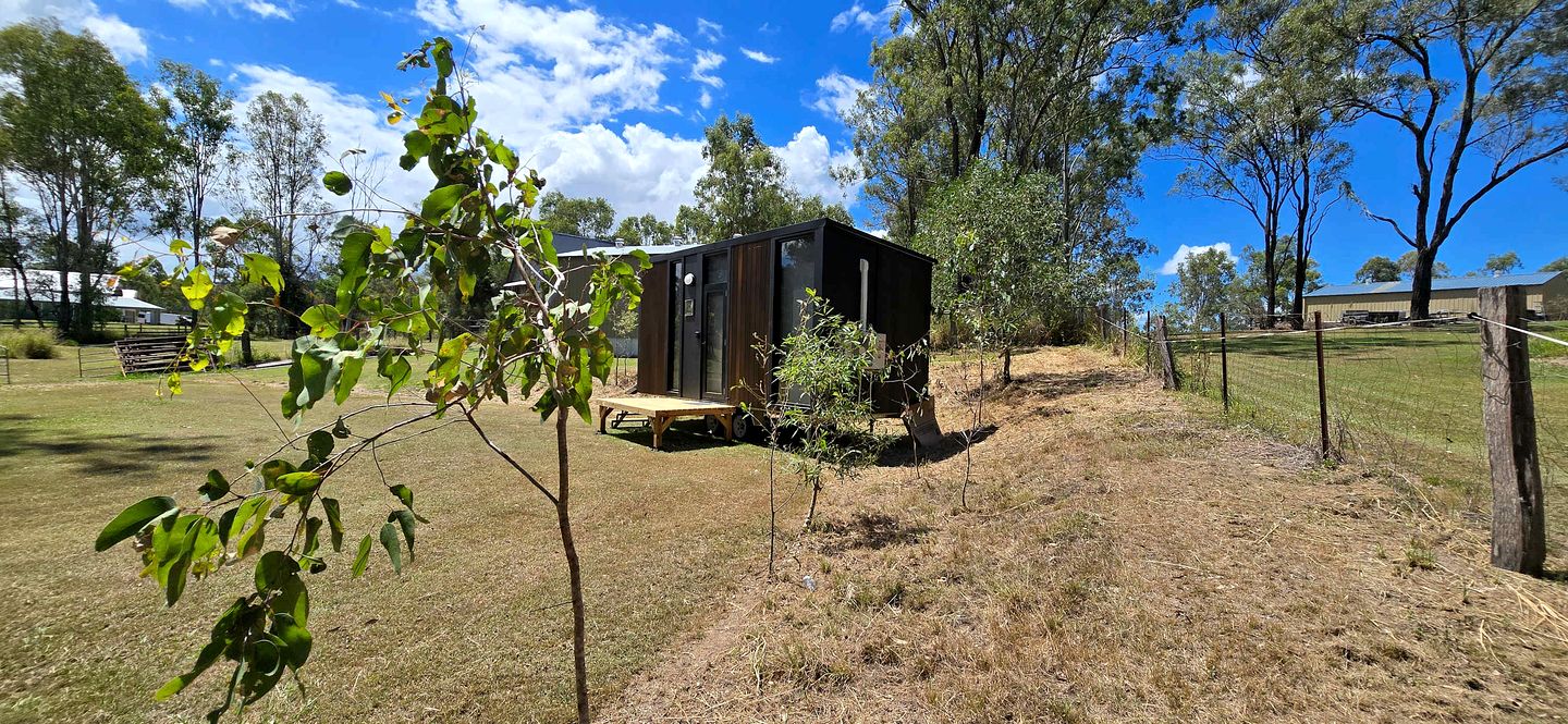 Cute Tiny House for a Delightful Relaxing Farm Stay Surrounded by Nature in Mundoolun, Queensland