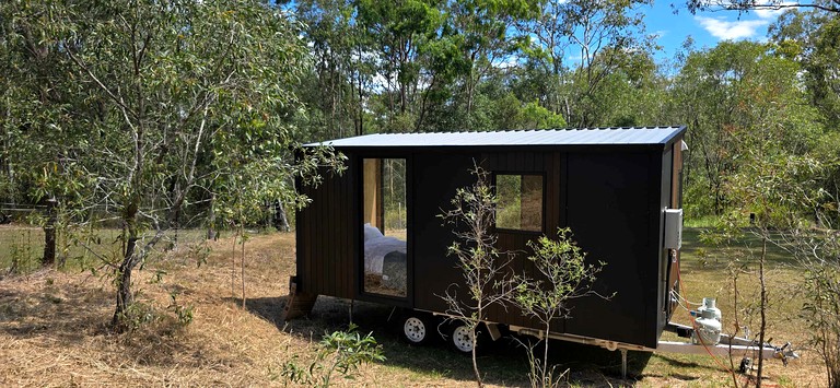 Tiny Houses (Australia, --, --)