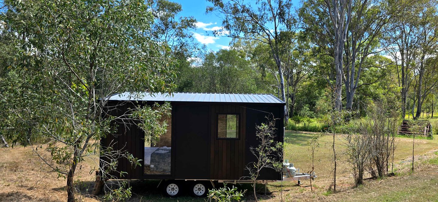 Cute Tiny House for a Delightful Relaxing Farm Stay Surrounded by Nature in Mundoolun, Queensland