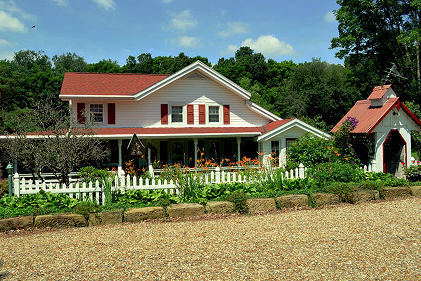 Elegant Farmhouse Cottage Rental with Private Pond near Mohican State Park, Ohio