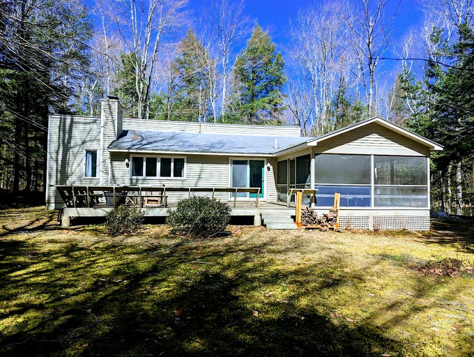 Charming Cabin with Games Room in North Woodstock, New Hampshire, Ideal for Relaxing Getaways in Nature